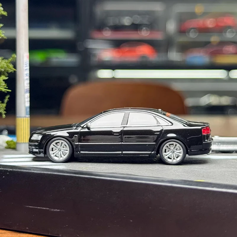 다이캐스트 오리지널 1:64 스케일 2008 S8 합금 모델 시뮬레이션 클래식 장식 취미 기념품 선물 컬렉션 정적 디스플레이