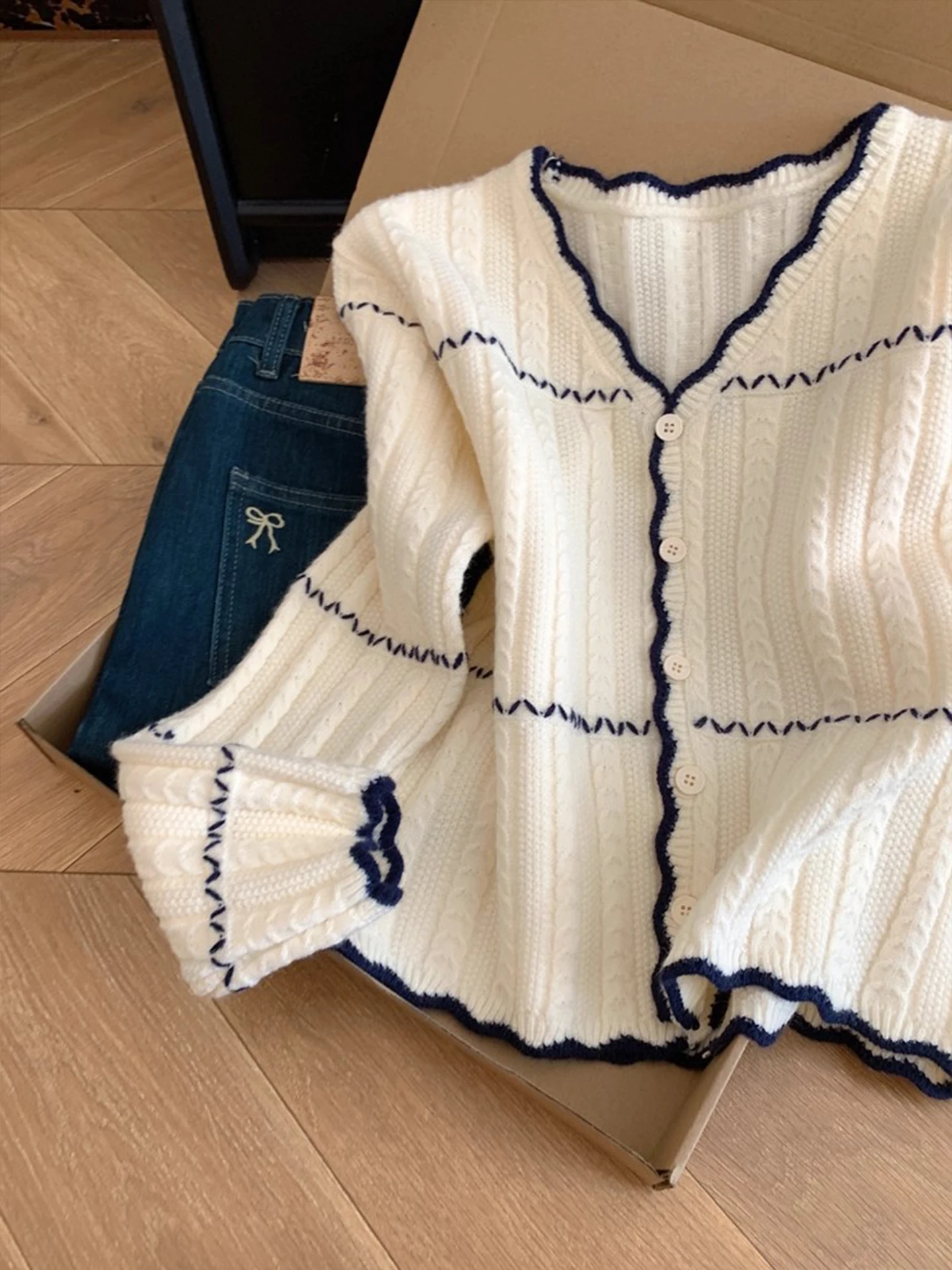 

High-End Striped V-Ne Knitted Open Cardigan Women's Autumn Winter New Lazy Sle Sweater Jaet Comfortable Breathable