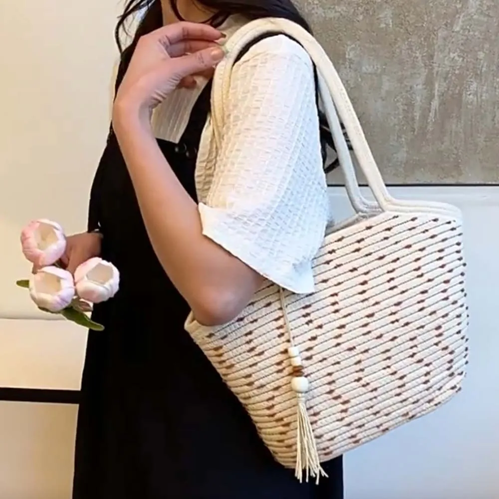 

Trendy Sweet Woven Tote Bag Tassels Pendant Large Capacity Straw Handbag Lightweight Beige Summer Beach Bag Spring