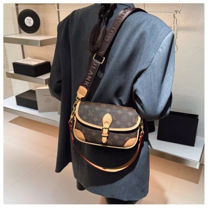 Stylish Designer Shoulder Bag Large Capacity Minimalist Design Also Serves As A Unique And Roomy Diaper Bag