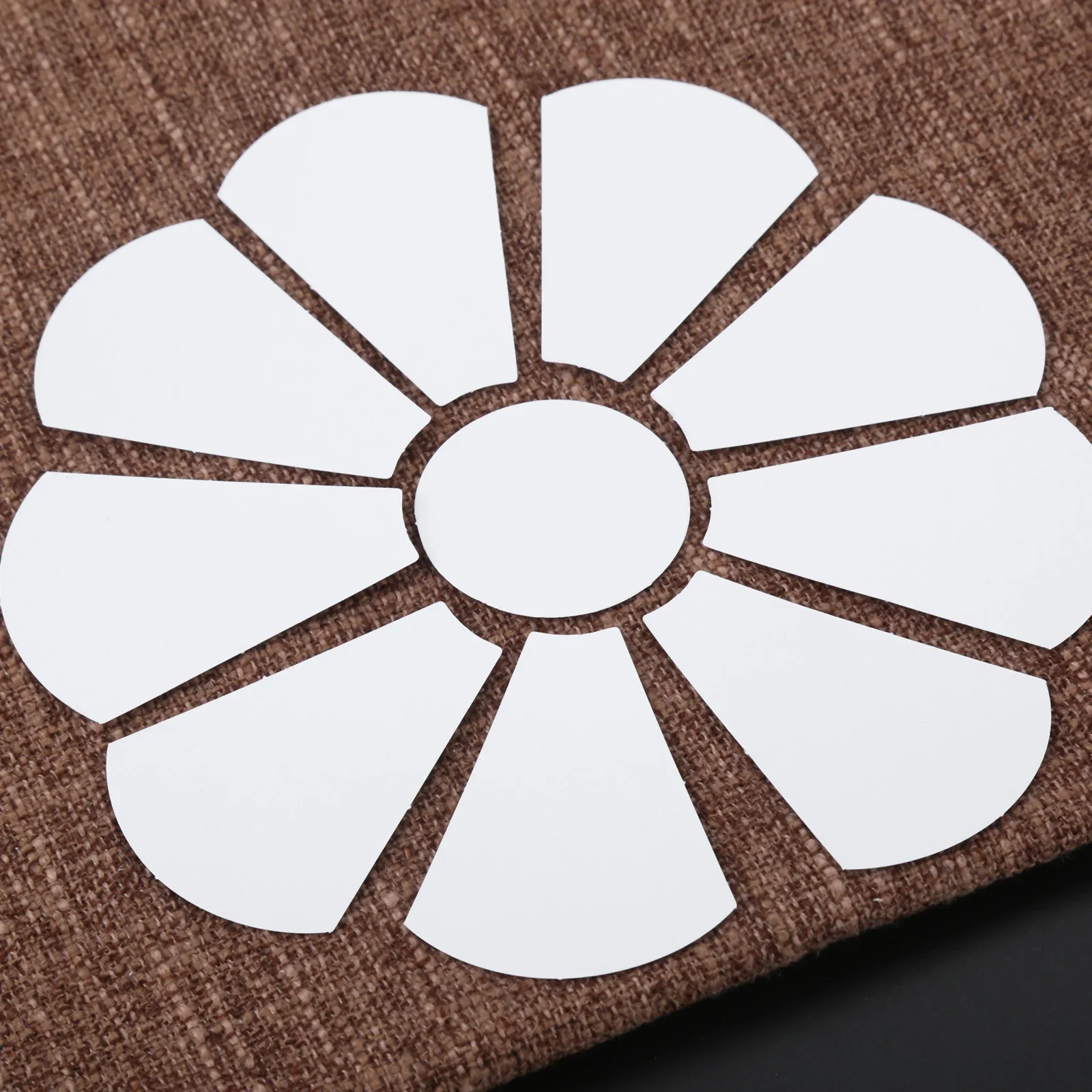 

44Pcs/Bag 39/56/71mm Dresden Paper Plate Paper Mold For Patchwork Works 40 Pieces Petal + Round Flower Core 4 Pieces DIY Craft