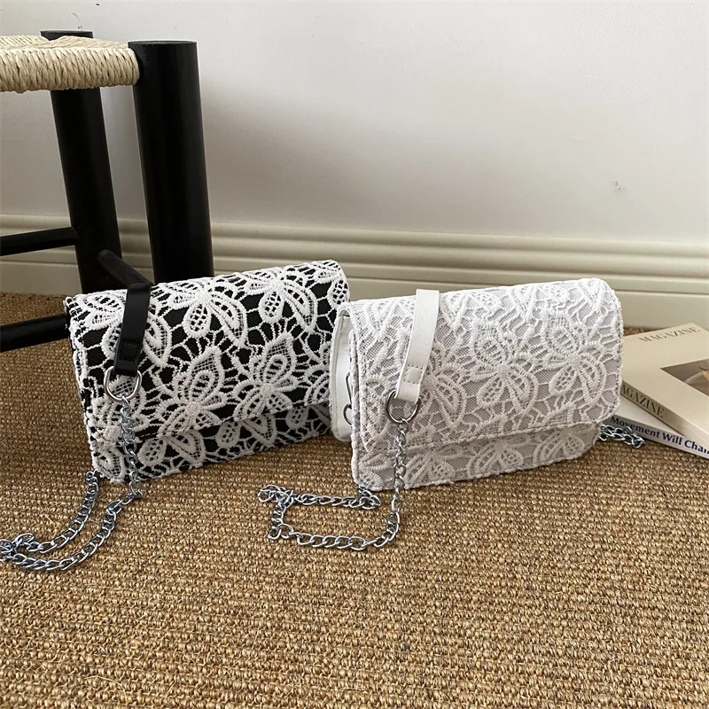 Quadratische Tasche mit hohler Spitzenklappe, weicher Stil, abnehmbare Metallkette, Schulter-Crossbody-Mini-Geldbörse