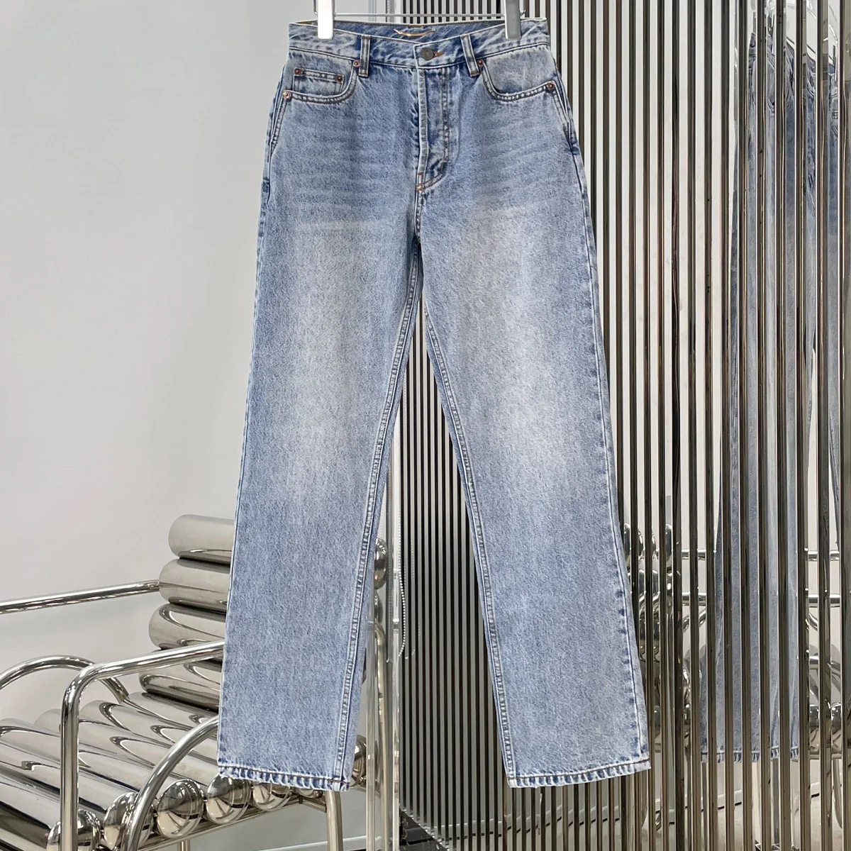 High Quality Women Light Wash Straight Leg Jeans Classic Five‑Pocket Design Button Zipper Fly Denim Pants Daily lyt127395