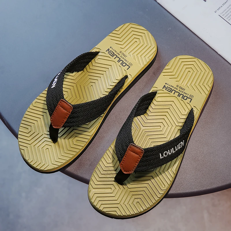 Men's new flip flops super comfortable and fashionable men's summer slippers classic version cool flip flops men's shoes beachs