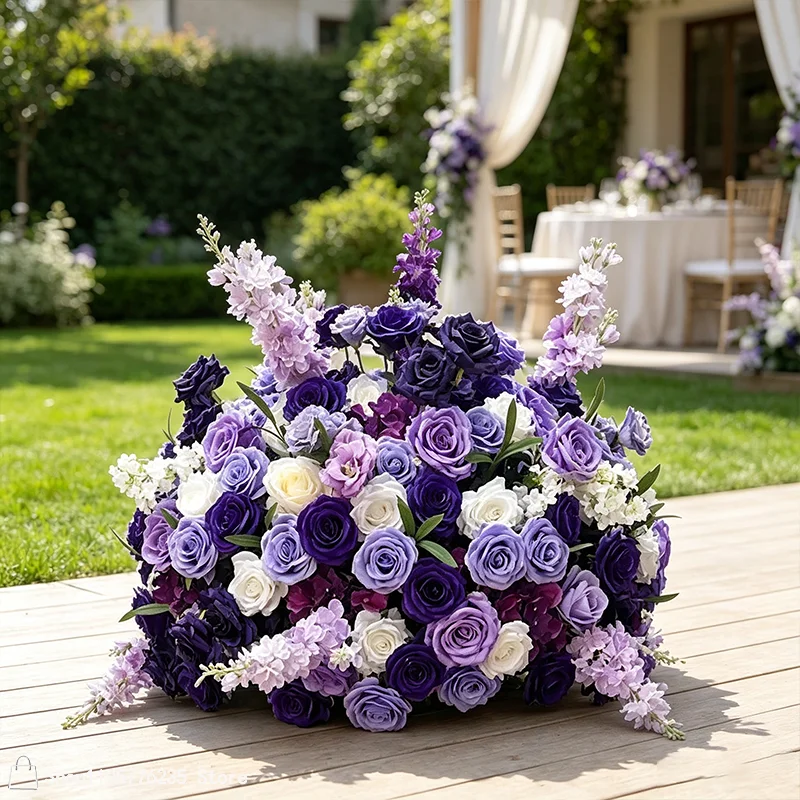 Lila-weißes künstliches Blumenarrangement für Hochzeitsgang, künstliche Rosen und Rittersporn als Tischdekoration für Hotelbankette und Veranstaltungen. – Detail 3