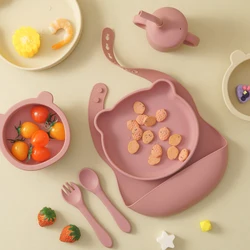 Juego de alimentación de silicona para bebé, sin BPA cuenco de succión, plato de oso de dibujos animados, cuchara, tenedor, baberos, taza Sippy, vajilla para niños, 6 piezas