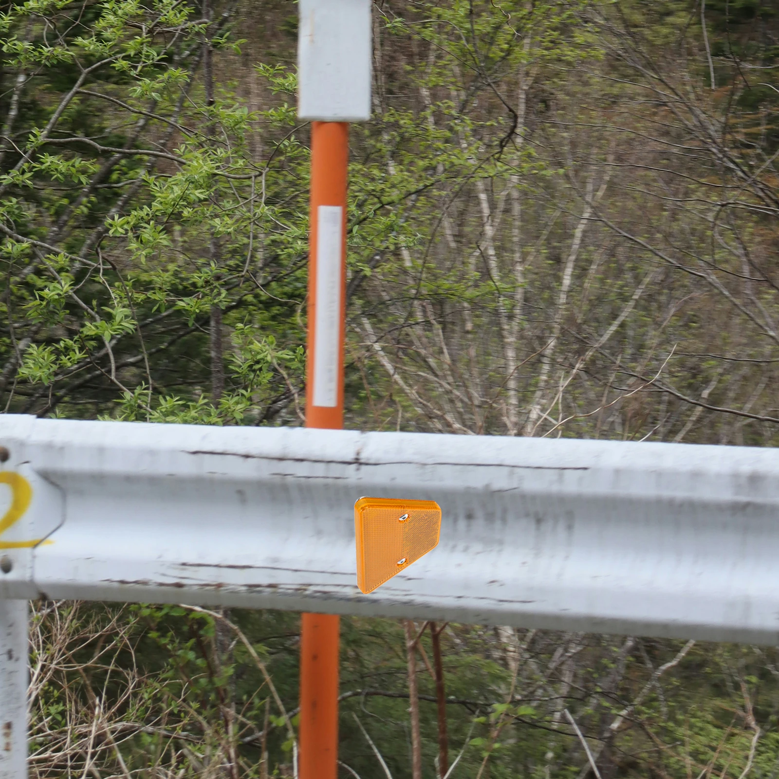 

High Brightness Reflective Driveway Marker Road Reflector Single Bracket Pc Iron Pavement Marker Night Visibility