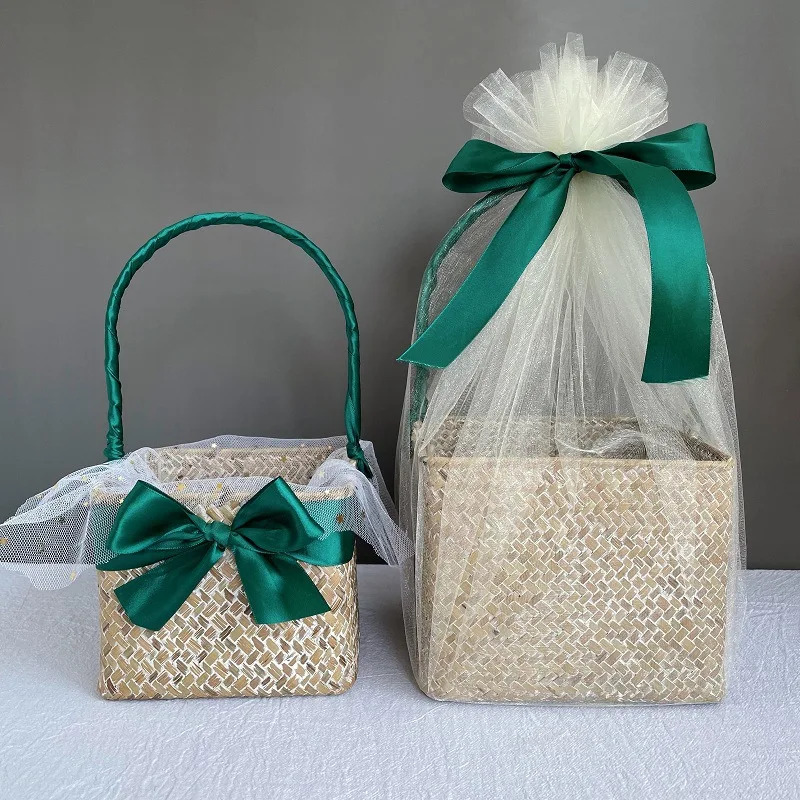 

Hand-held Bamboo Basket with Hand-held Gift Box Straw Basket Receiving Wedding Bridesmaid Return Hand-woven Basket