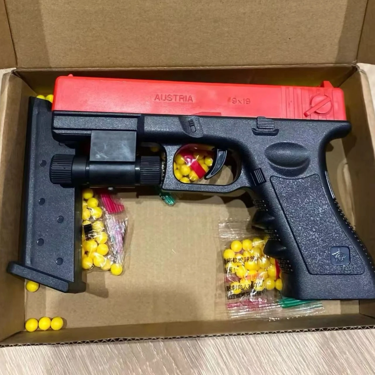 レーザー付き下部マガジンG17、手動装填おもちゃ銃、フォームソフト弾銃、CS屋外シューティングゲーム、子供と大人のための誕生日プレゼント