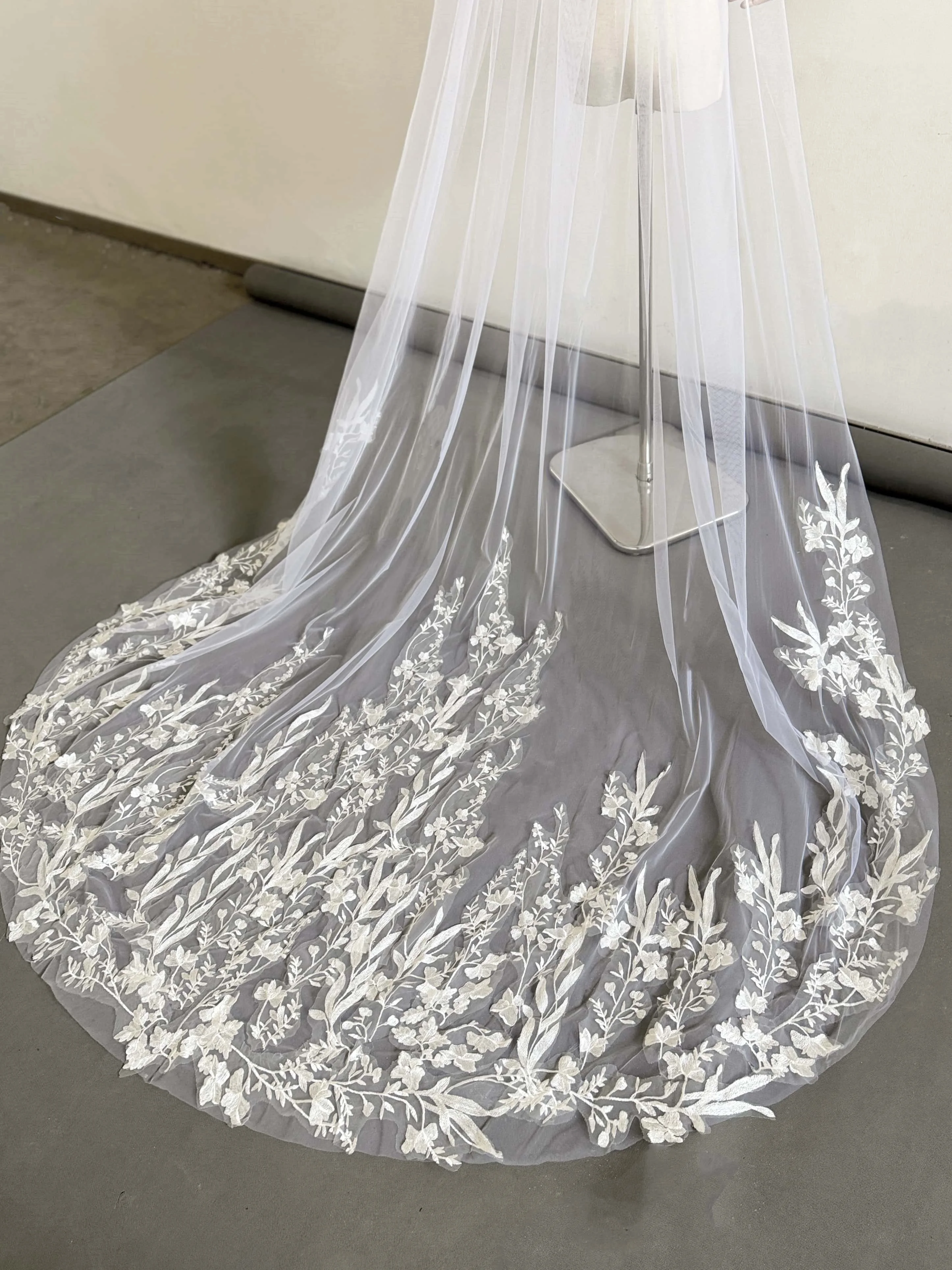 Wedding Veil Sparkling White Ivory Long Bridal Veils Wedding Veil Lace Appliques Soft Net Cathedral Veil