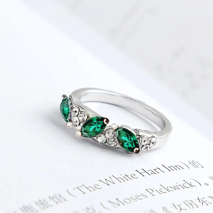 Retro Sense Ring Sweet Shiny Green Rhinestone Ring Index Finger Tail Ring Decoration Wedding Jewelry Birthday Gift for Women