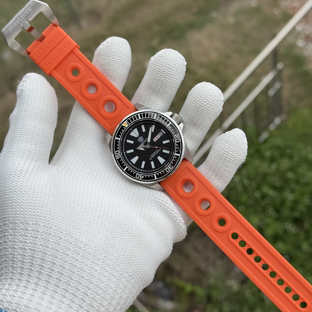 STEELDIVE Men Diver Watch 43.8mm Automatic Mechanical Wristwatch 20ATM BGW-9 Luminous Sapphire NH36 120 Clicks Ceramic Bezel