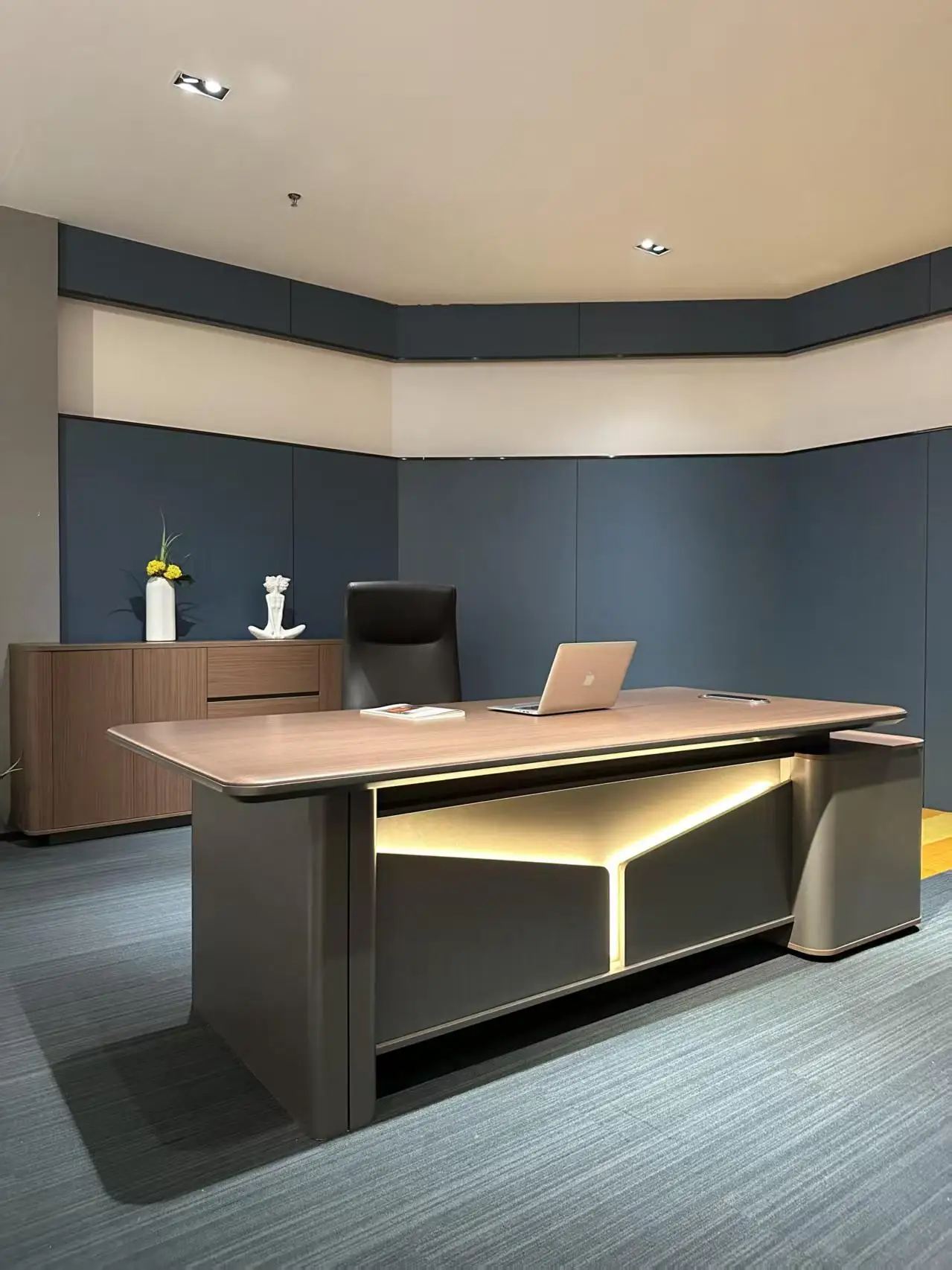 &Chairman's Office Wood Large Executive Desk with Side Cabinet Pure Solid Wood Construction