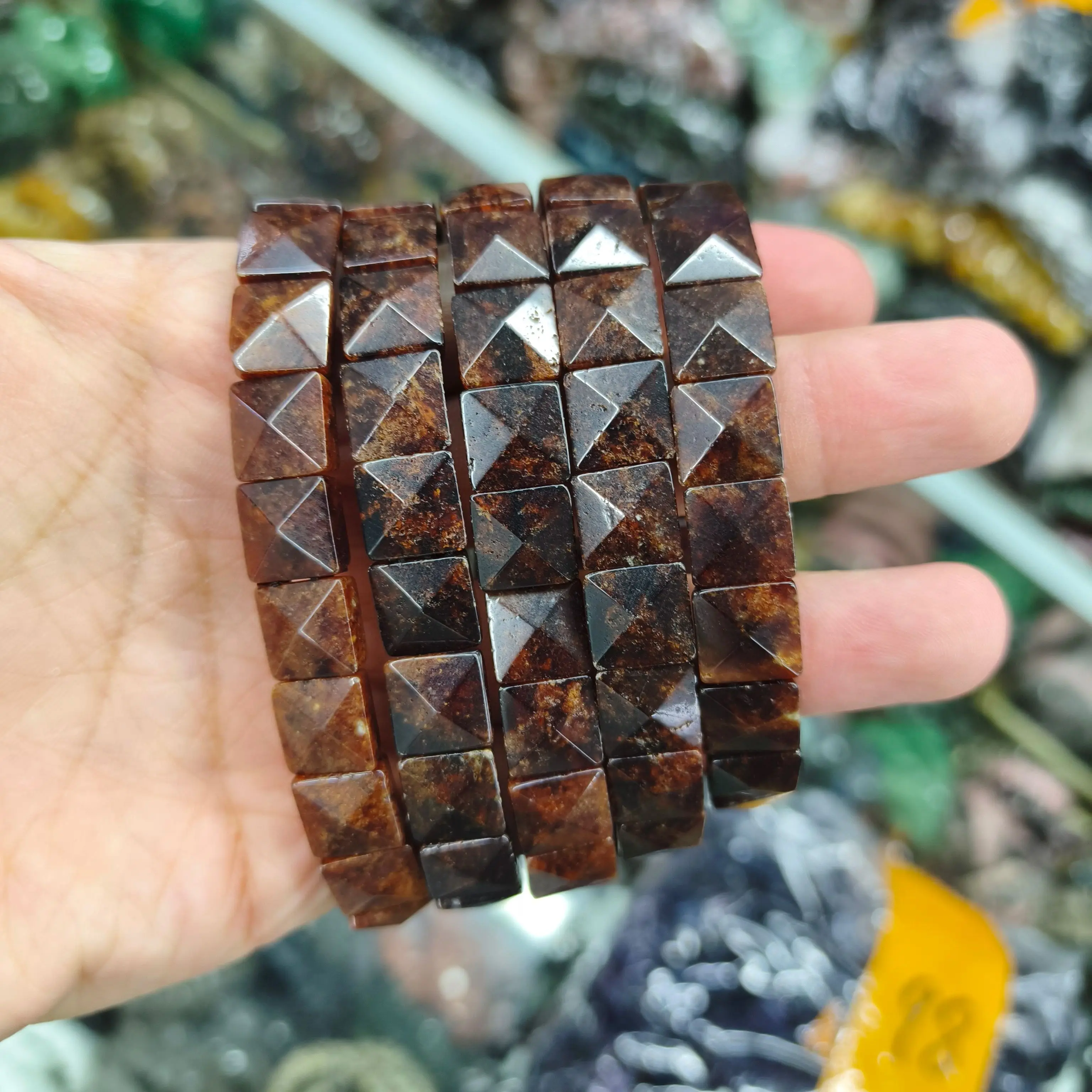 Bracelets et Joncs Énergétiques pour Femme en Pierres Naturelles Facettées Carrées 10x10mm : Grenat Orange, Citrine, Agate, Améthyste - Vente en Gros
