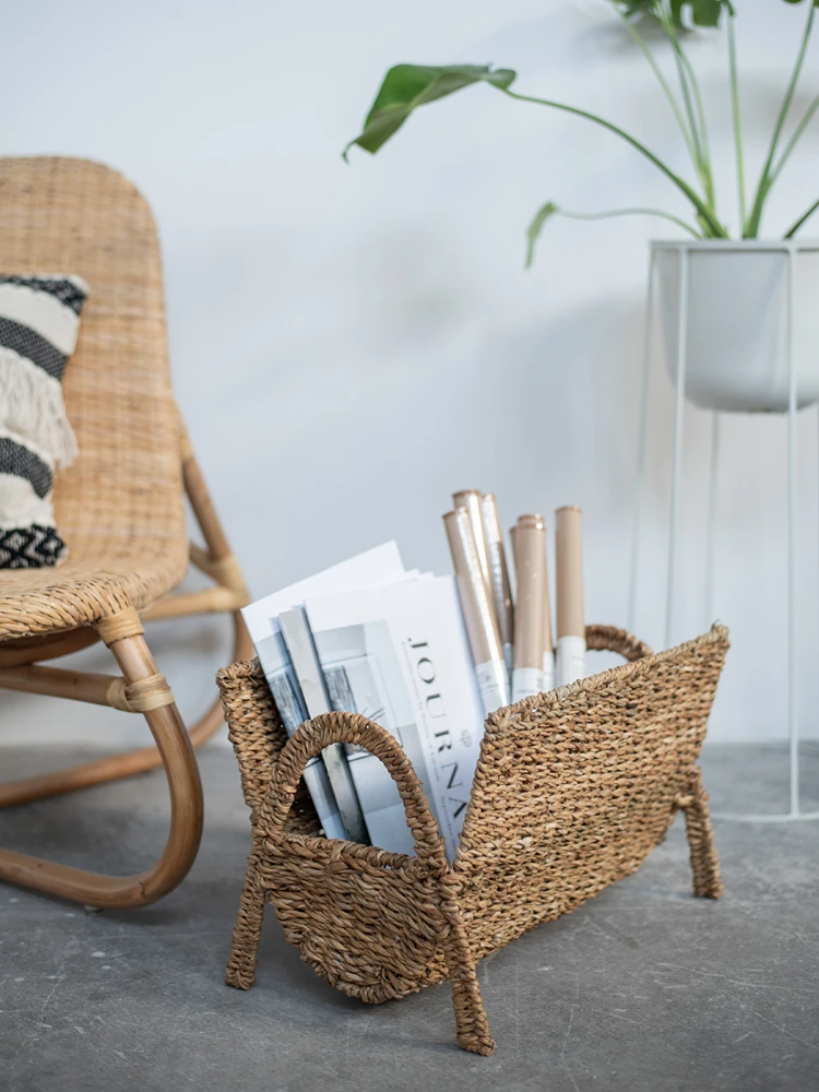 Handwoven seaweed vertical magazine rack, living room floor to ceiling