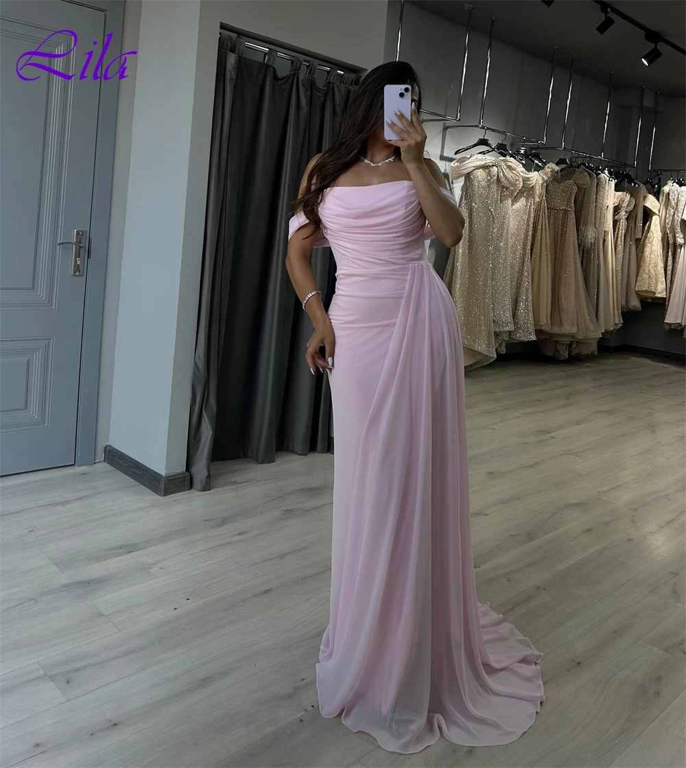 Abito da sera elegante in chiffon rosa personalizzato Abito da festa formale con scollo a barca e spalle scoperte Abito da ballo con strascico a sirena morbida