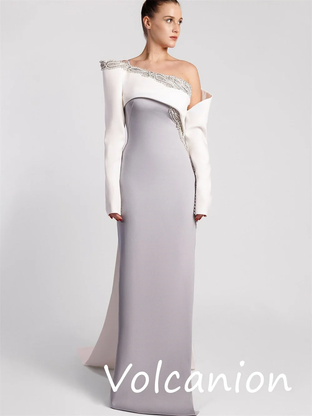 Abiti lunghi personalizzati con paillettes in jersey di alta qualità con spalle scoperte Occasioni su misura intricate