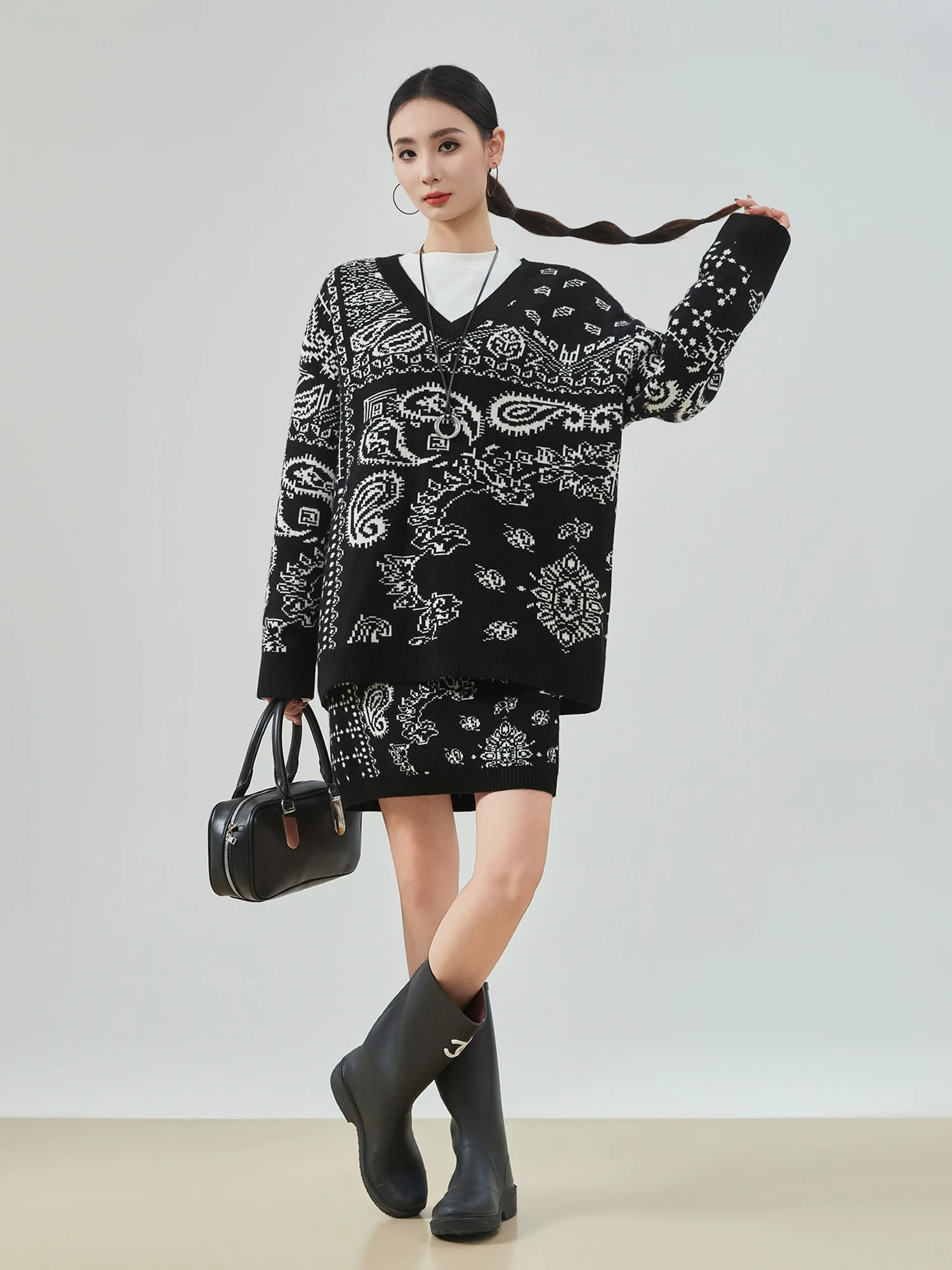 

Свободный комплект из двух предметов: свитер с V-образным вырезом и длинными рукавами и брюки для женщин, повседневный, удобный, с цветочным принтом, из полиэстера, зимний