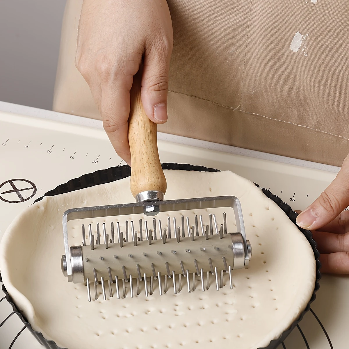 1pc Pizza Perforator Pastry Lattice Roller Stainless Steel Beech Handle Dough Biscuit Baking Tool Car Flower Wheel Needle