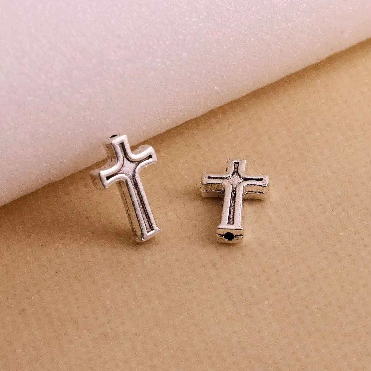 50 Teile/satz Tiny Kreuz Spacer Perlen für DIY Religiöse Metall Kreuz Lose Perlen Anschlüsse Schmuck Machen Zubehör Handwerk