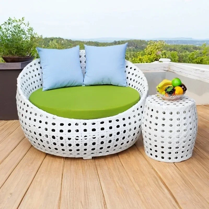 

A Outdoor bed courtyard terrace rattan bed outdoor sofa bed waterproof and sun protection