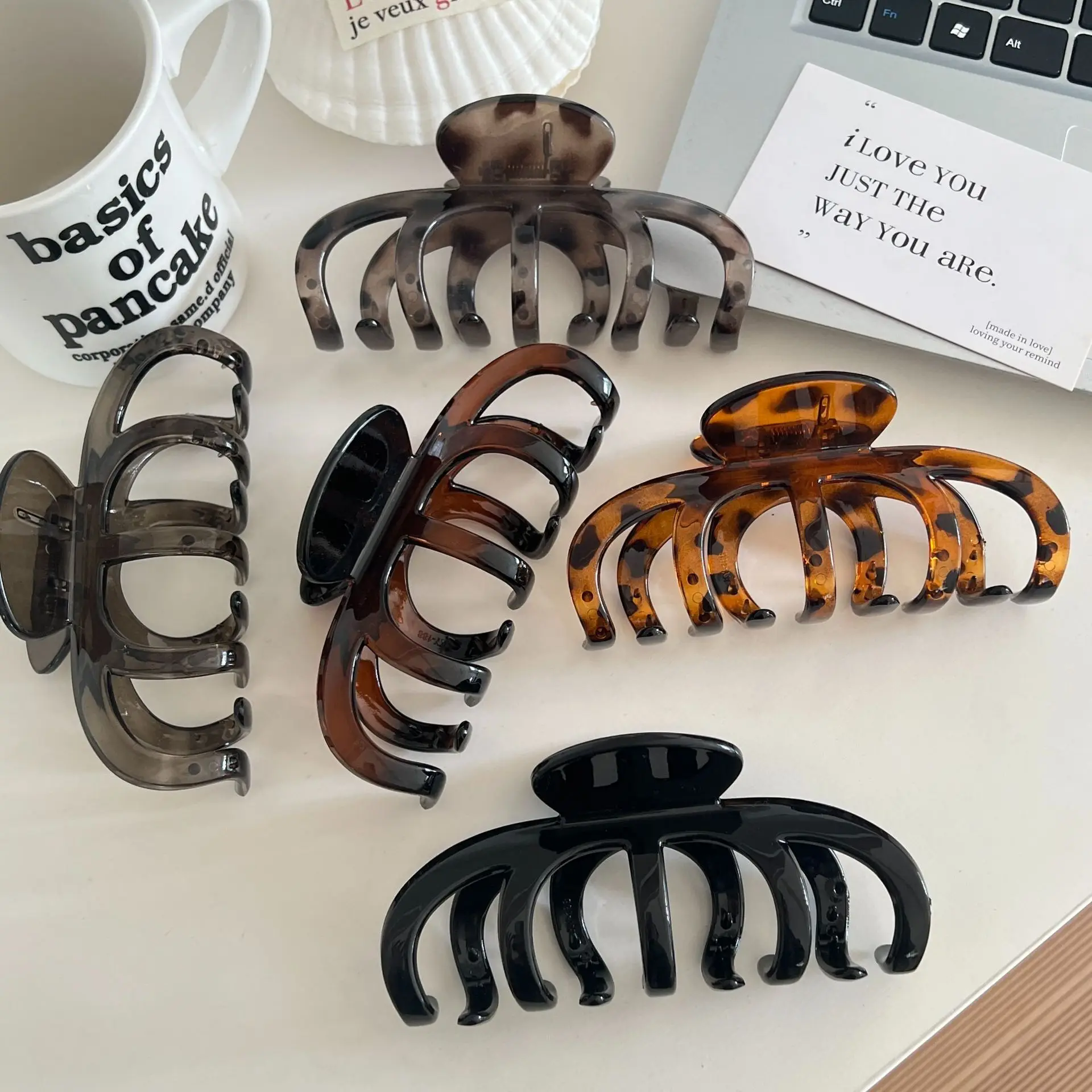

Extra Large 13CM Retro Design Pumpkin Leopard Print Hair Claw Clip for Women with Lots of Hair Fashionable Plastic Shark Clip
