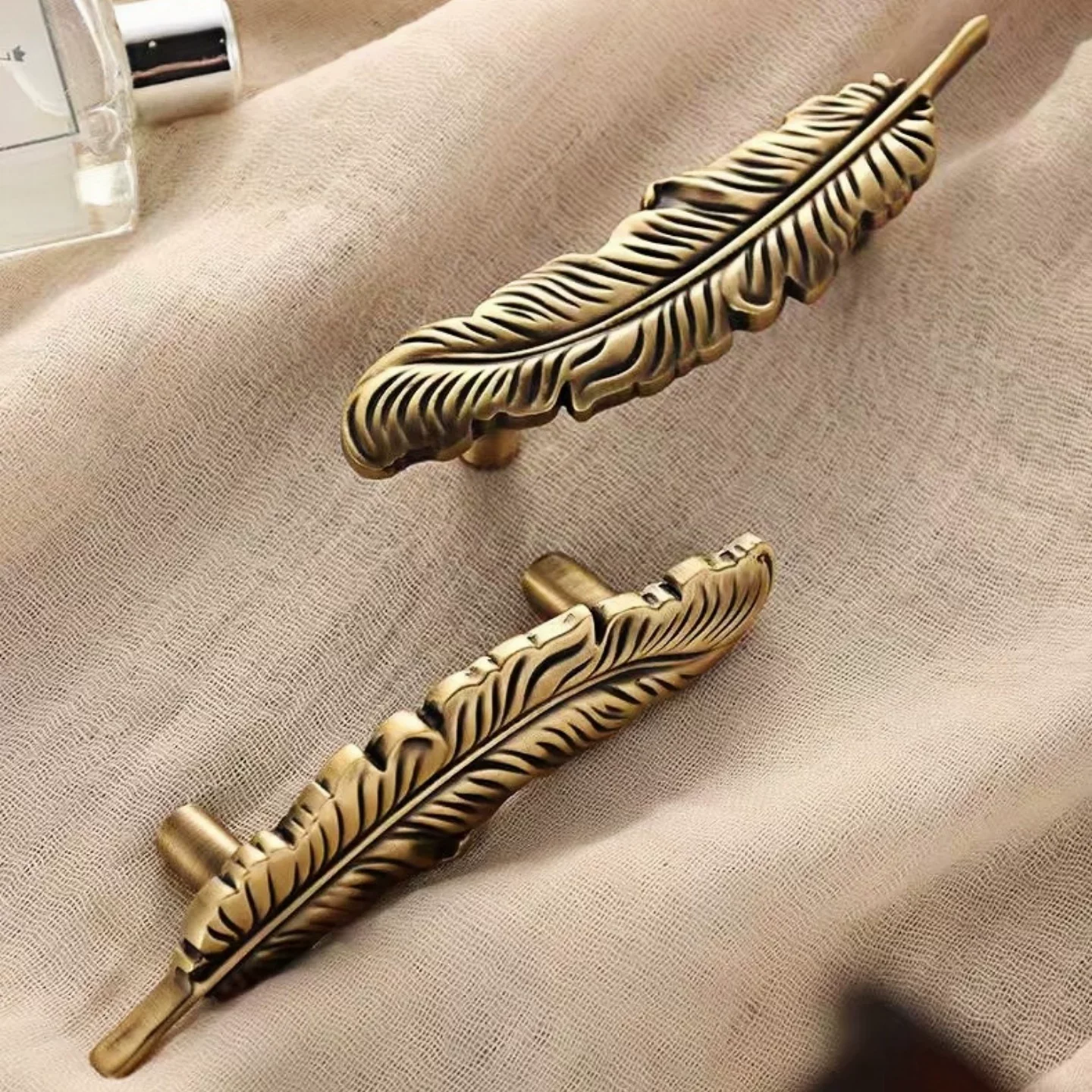 Brass Feather Shape Cabinet Handles Gold Silver Creative Wardrobe Pulls Light Luxury Cupboard Handles Copper Furniture Hardware