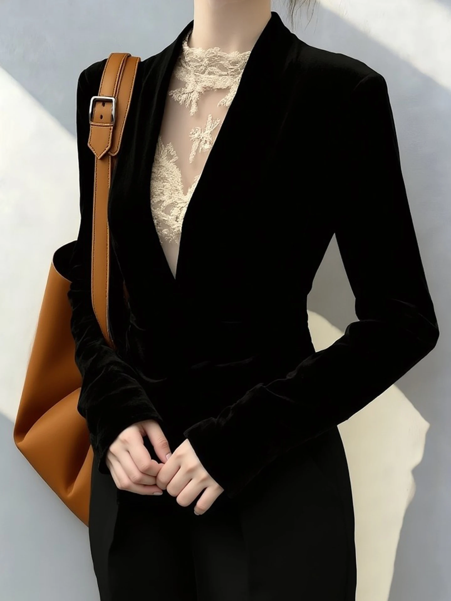 

Elegant Black Velvet Top V-Neck Long Sleeve Fashionable Slimming Spring T-Shirt Luxury Versatile Korean Style Commute Silk Shirt