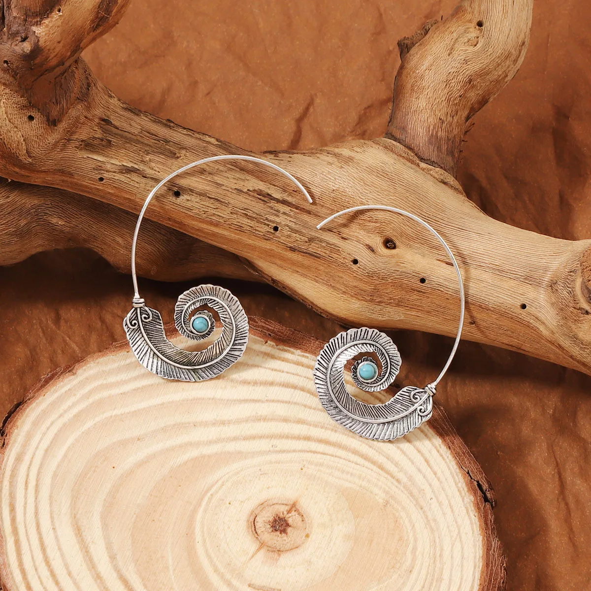Temperament simple romantic earrings exquisite fashion essential design sense alloy inlaid turquoise earrings