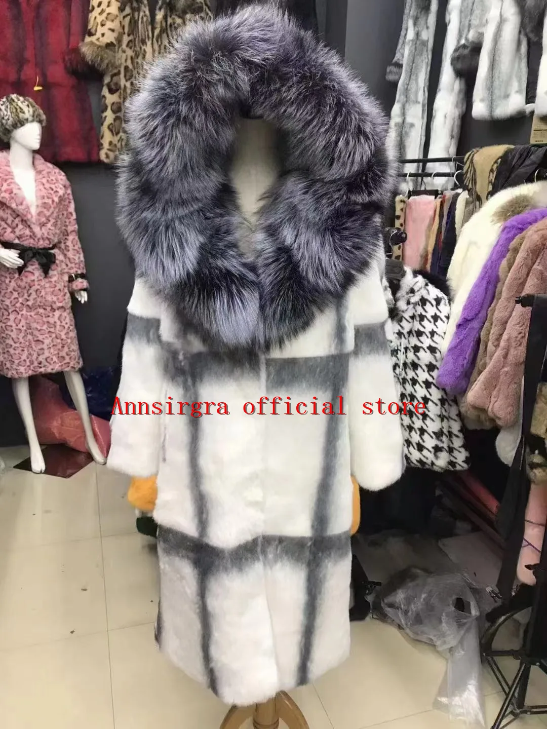 

2023 Hot SaleWinter Women Genuine Natural Rabbit Fur Coat Long Real Fur Coat Large Silver Fox Fur Collar Warm Fashion Streetwear