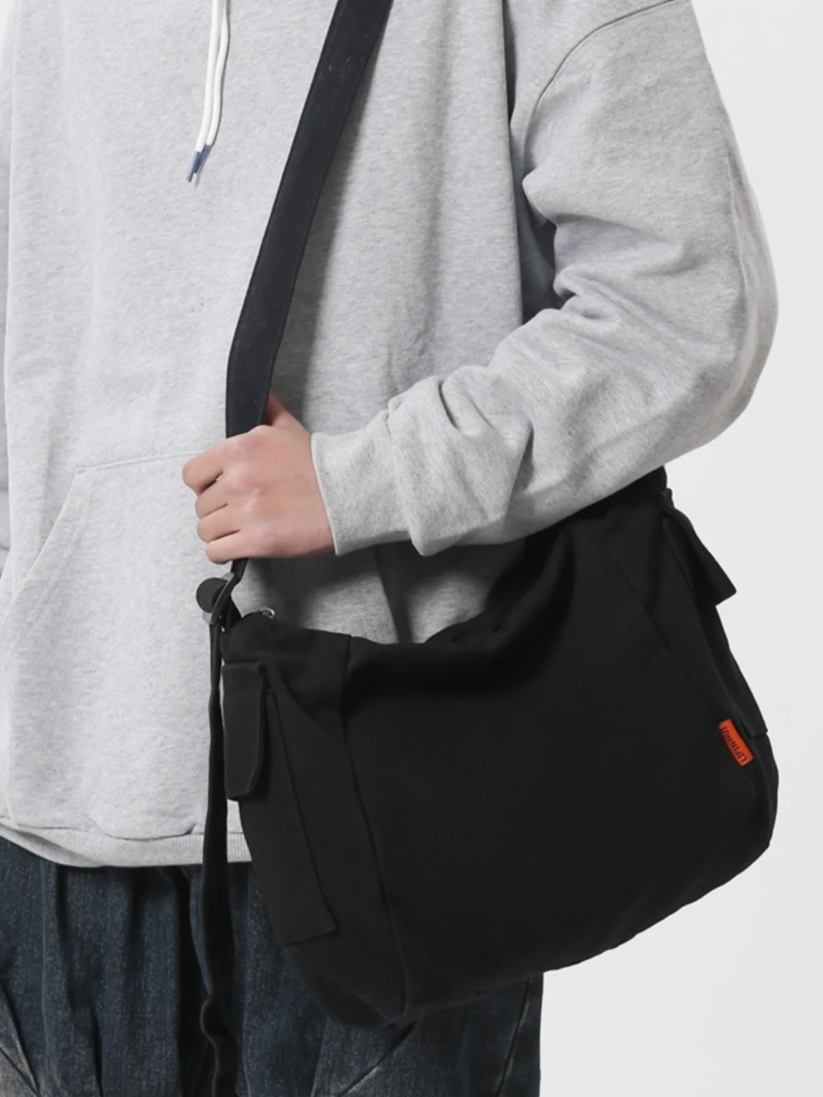 Retro Canvas Shoulder Bag Zipper Closure Crossbody Backpack for Youth Casual Leisure Breathable Book Bag Commuter Bag