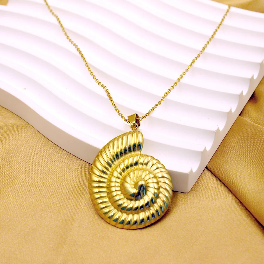 Hot Sale Women's Stereo Conch Pendant Necklace Design Marine Element Titanium Steel Necklace