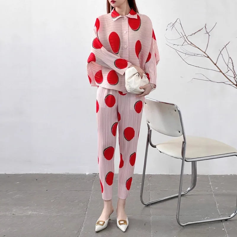 

Miyake осенние новые женские топы с лацканами, куртка с рукавами «летучая мышь», рубашка, плиссированные брюки Арлекин, редис, темпераментный комплект из 2 предметов, без морщин