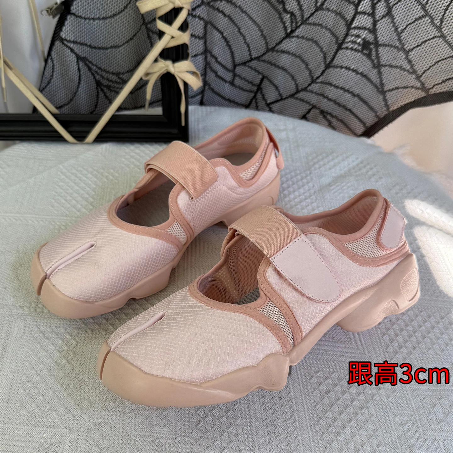 

Light Pink Low-Top Lightweight Ninja Split-Toe Flats Mary Jane Breathable Mesh Sneakers Casual German Training Women Shoes