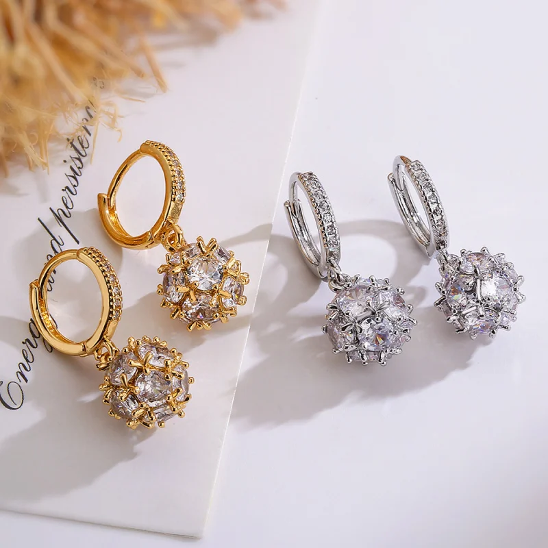 

Exquisite Copper Plated Real Gold Zircon Geometric for Women, Unique Design, High-end Earrings, Versatile Ear Jewelry