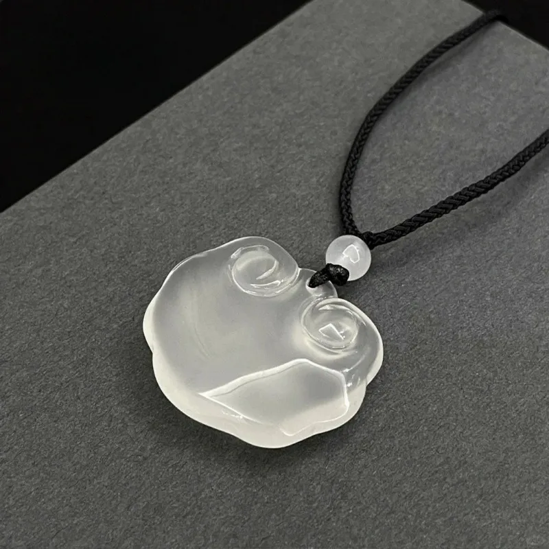 

New High-ice White Chalcedony Ruyi Lock Pendant, Retro Versatile Jade Pendant