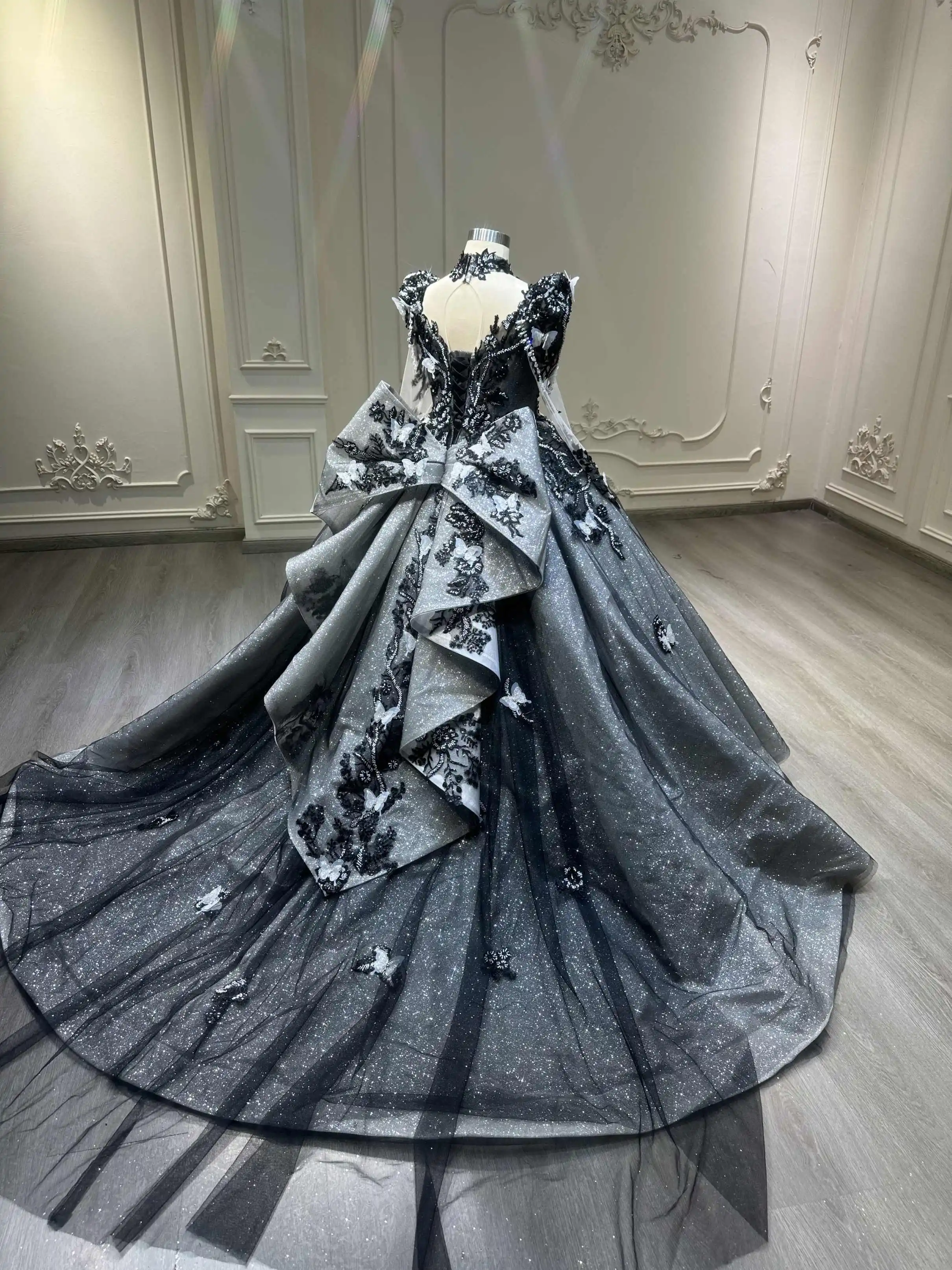 Abito da compleanno per bambini nero Gonna da fata da giardino per ragazza girocollo Manica lunga Decorazione a farfalla in tulle su misura