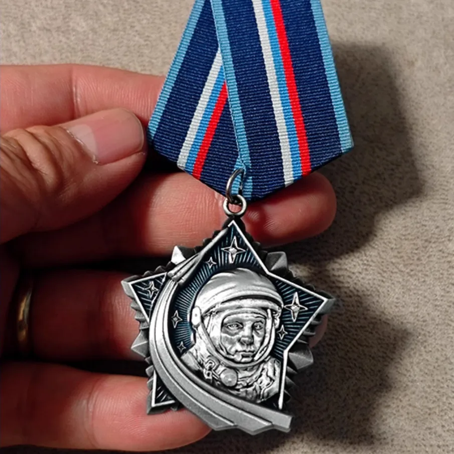 Russia Gagarin Medal Spacecraft Astronaut Award Metal Replicas Collectibles