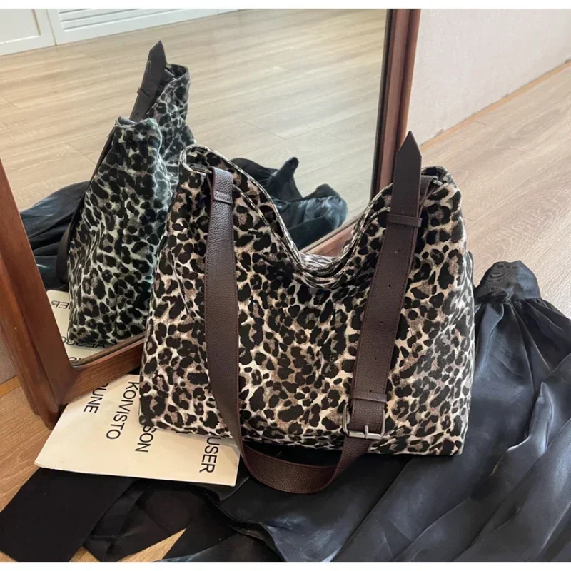 Bolso de lona con estampado de leopardo, gran capacidad, informal, para ir al trabajo, versátil, para axila, 2024