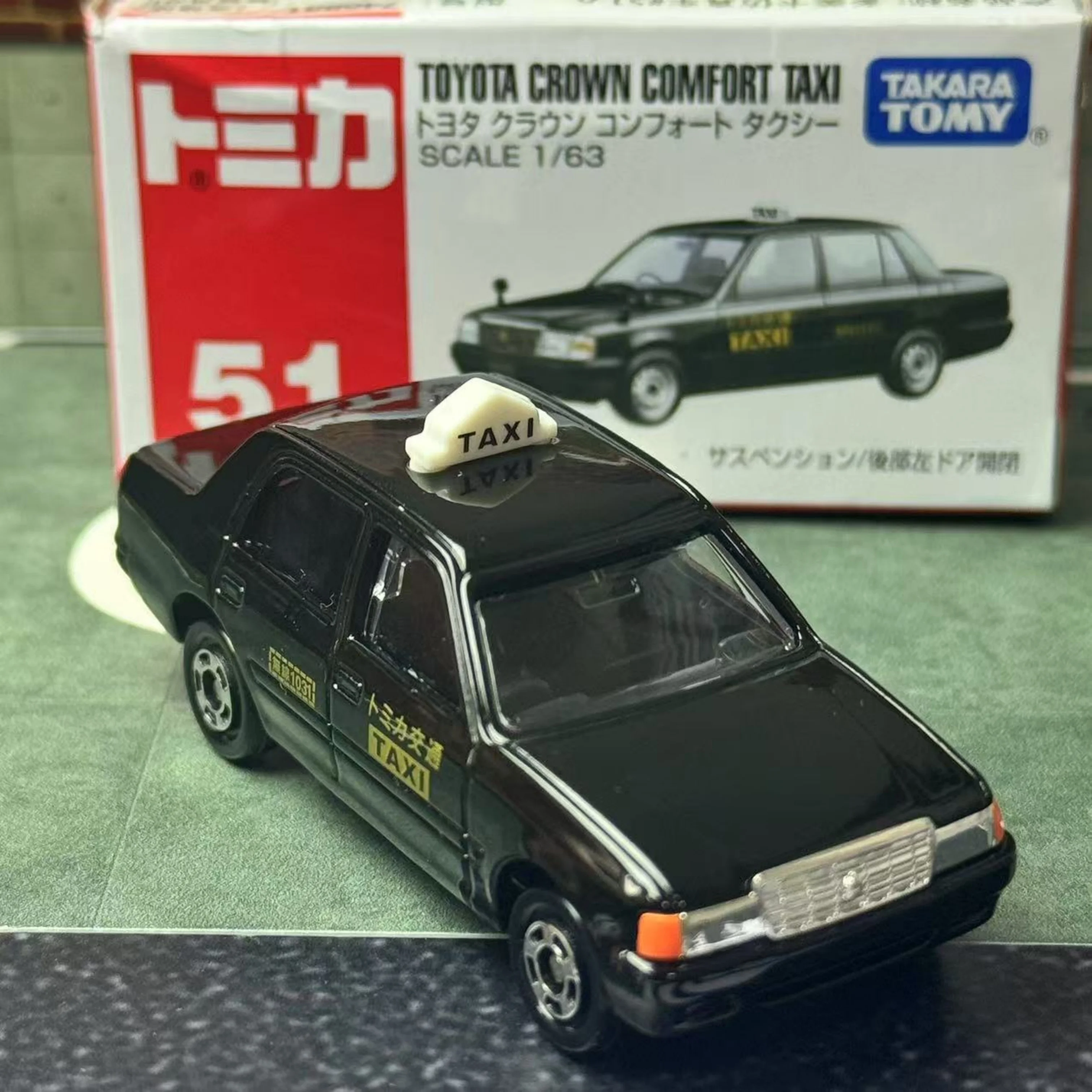 Takara Tomy Tomica #051 Toyota Crown Comfort Taxi Diecast Metal Replica Alloy Vehicle Model Hobby Desktop Ornament