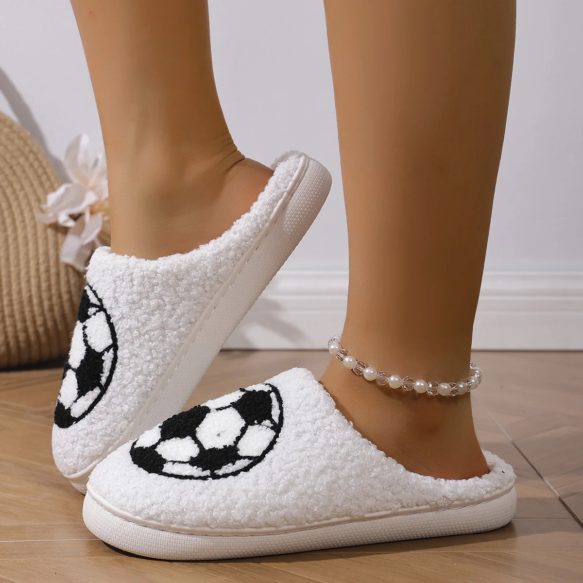 Cartoon Leuke en Interessante Voetbal Dames Slippers Indoor Warm Comfort Lichtgewicht Slaapkamer Beknopte Winter Katoenen Schoenen