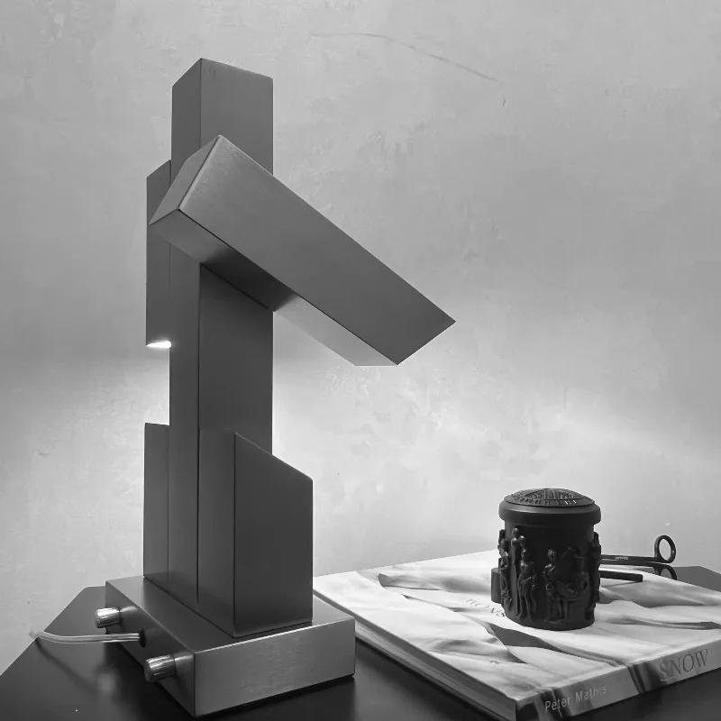 Interstellar Crossing Robot Medieval Bauhaus Stainless Steel Chrome Ambient Desk Lamp Ornament Model Room Living Room Study