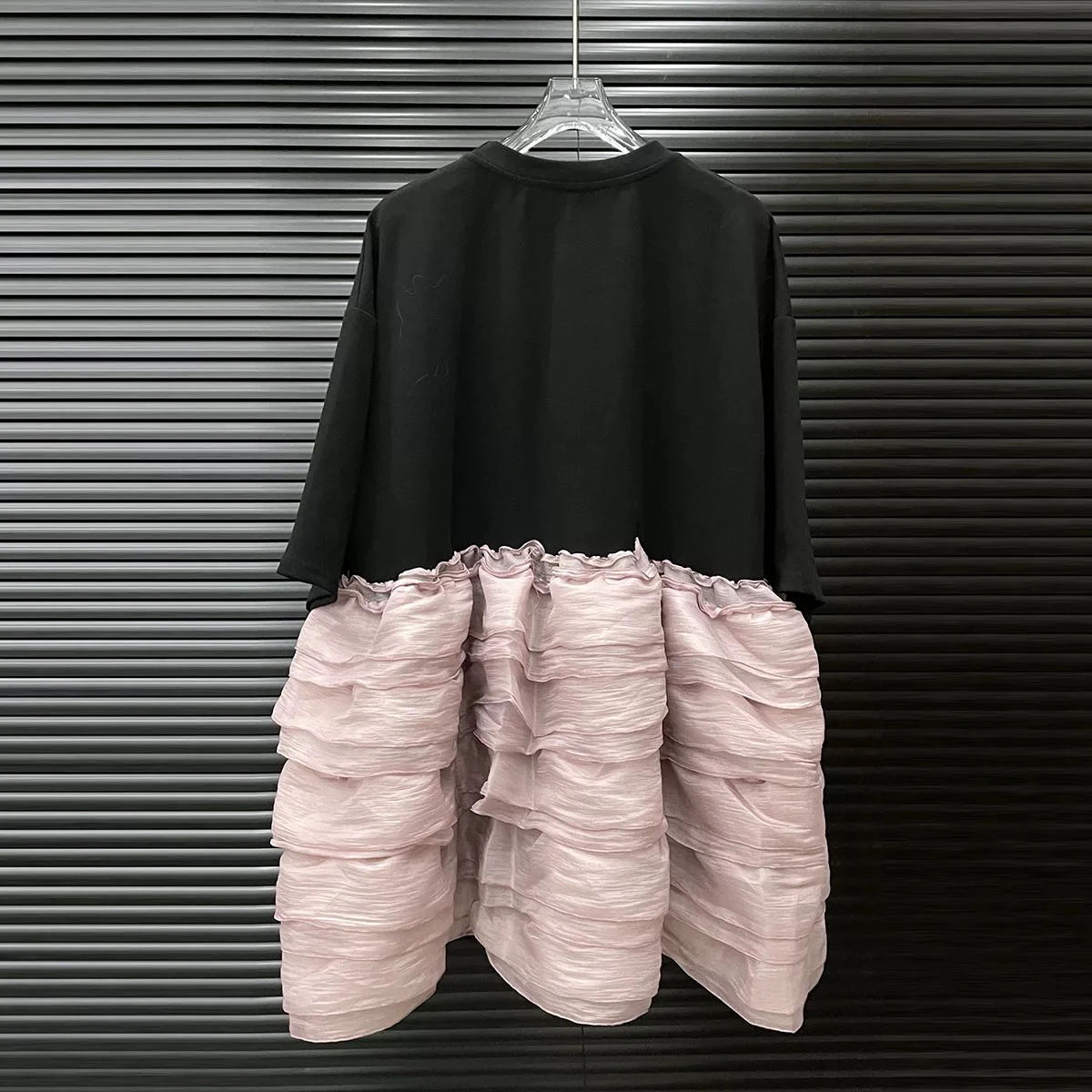 Sukienka T-shirt z krótkim rękawem, kontrastowe szwy, nowa letnia moda damska, elegancka sukienka tortowa, falbanki, bluzka typu pulower z paskiem.