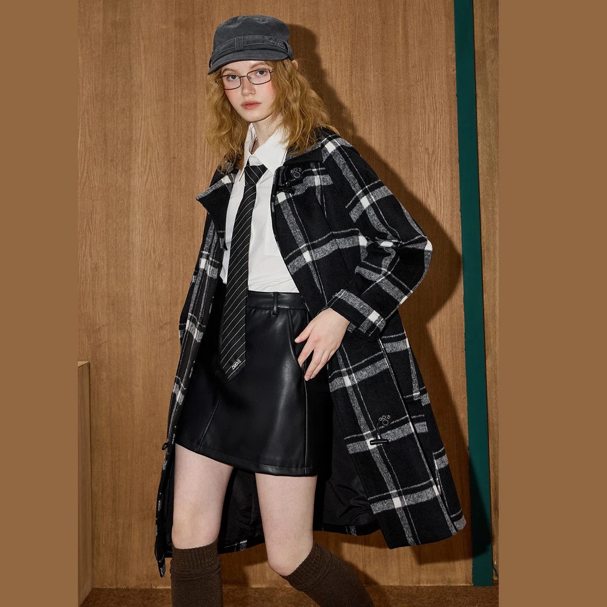 

Women's Preppy Plaid Coat Vintage Wool Blend Parka Oversized Mid-Length Trench Academic Style Overcoat Relaxed A-Line Silhouette