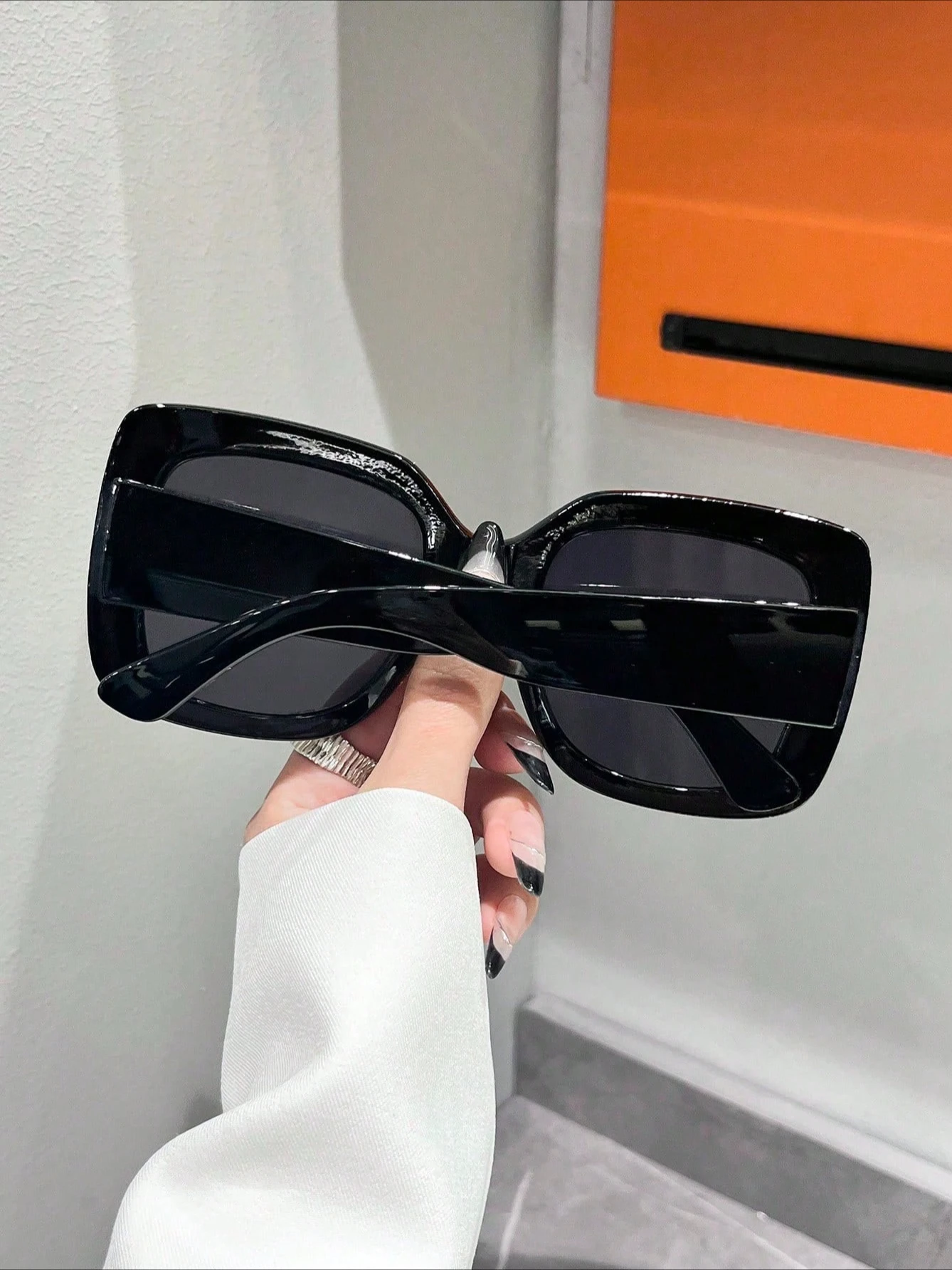 نظارات شمسية مربعة الشكل للجنسين بتصميم عصري فاخرة ومرصعة بالألماس وواقية من الأشعة فوق البنفسجية