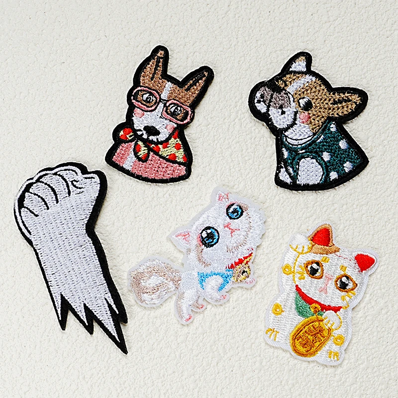 Japanese Style Lucky Cat Embroidery Iron On Patch Clothes Hats Scarves Gloves Clothing DIY Decoration Accessories