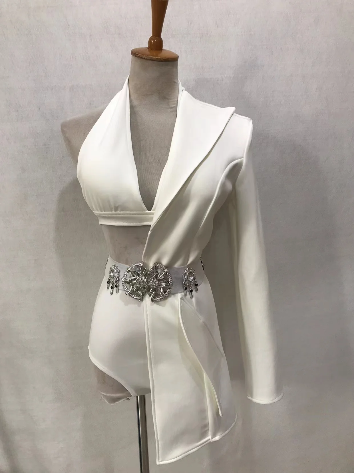 Women Clothing New Nightclub Bar Singer Jazz Dance Stage Costume White Suit Coat+Bra+Shorts+Belt 4pcs Festival Performance Set