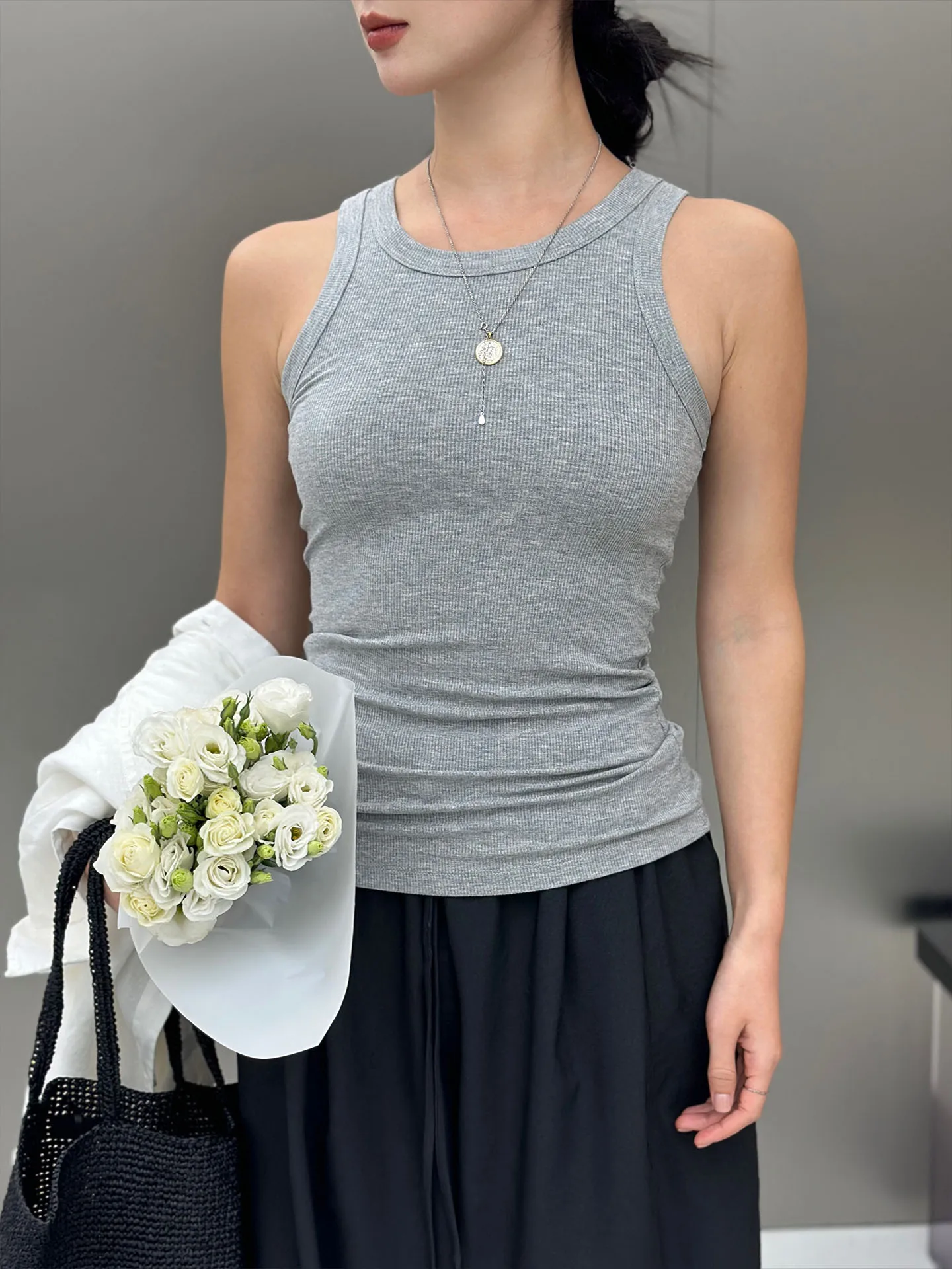 

BodhlCat Universal Three-Color Work Vest Women's Slim Fit Sleeveless Top Summer Outerwear Fashionable Commute Style Zipper Cl...