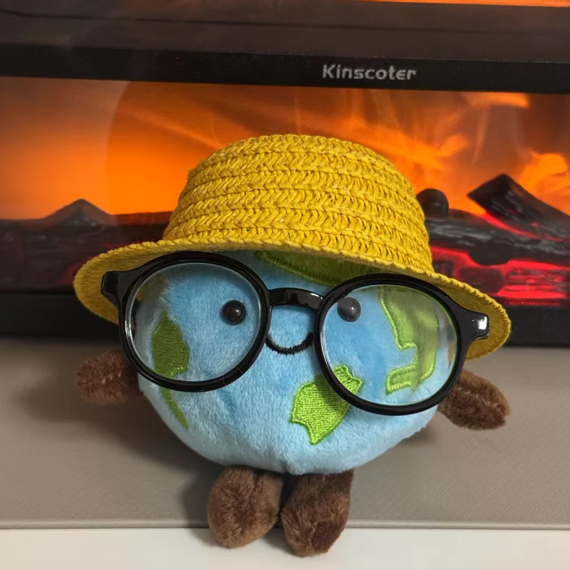 ตุ๊กตาโลกการ์ตูนน่ารักขนาด 10 ซม. จี้ตุ๊กตาโลกตัวเล็กพร้อมหมวกแว่นตา พวงกุญแจตุ๊กตาโลก ตุ๊กตาโลกนุ่มๆ ของตกแต่งกระเป๋าเป้
