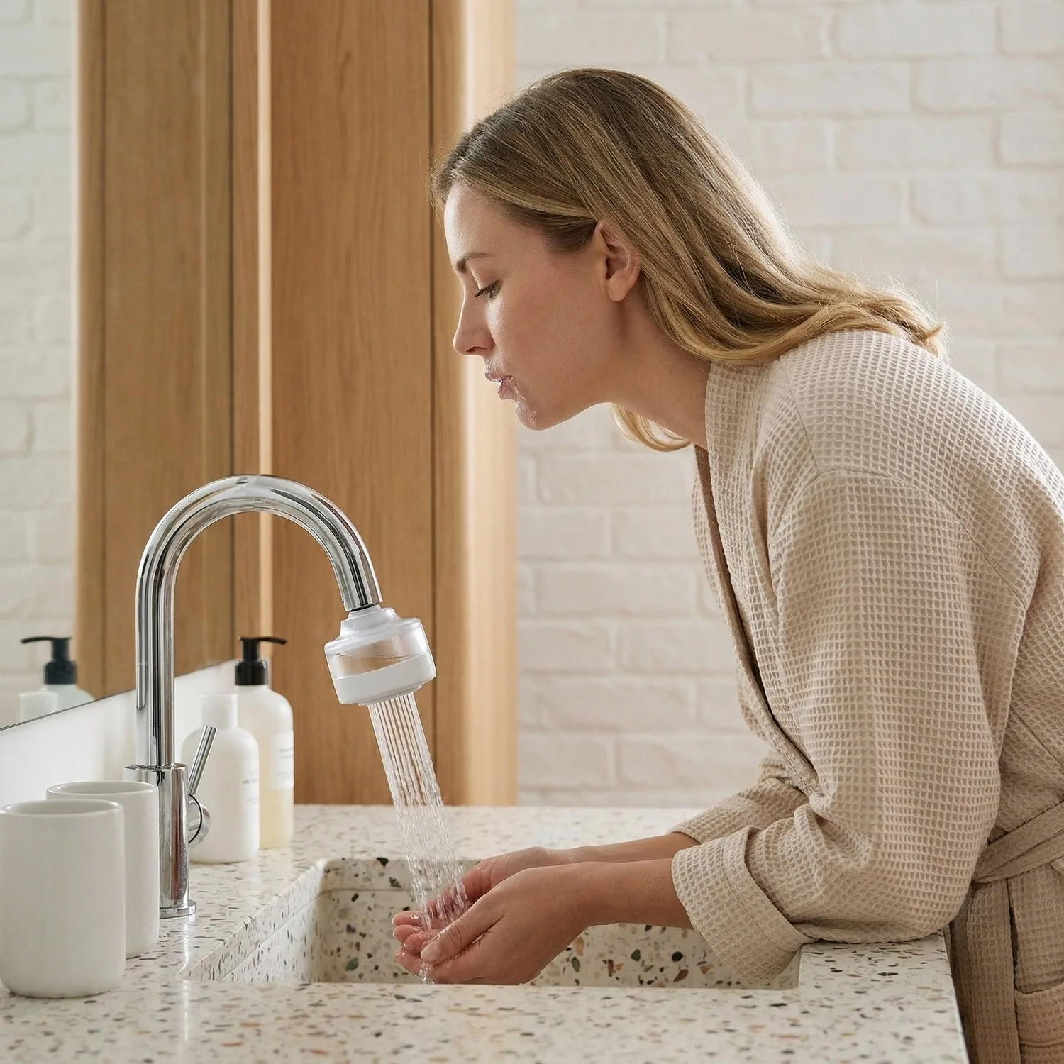 Sistema de Filtración de Agua para Grifo, Reduce el Cloro y el Olor para un Agua Fresca, Suaviza el Agua Dura para una Piel Más Suave, Diseño Compacto